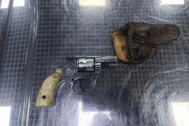 
			
				Jovem preso com arma no aeroporto alega que pegou mochila do avô por engano
			
			