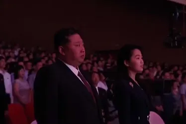 
				Kim Jong-un se emociona em homenagem a soldados mortos
			
			