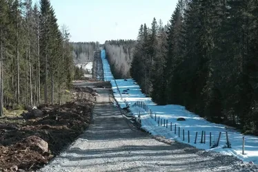 
				Leste Europeu planeja nova 'cortina de ferro' contra Putin
			
			