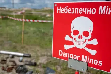 
				Leste Europeu planeja nova 'cortina de ferro' contra Putin
			
			