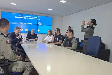 
				Líder do Comando Vermelho em Alagoas está foragido no Morro do Alemão, diz SSP
			
			