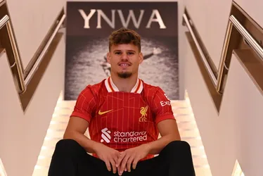 
				Liverpool anuncia a contratação de Milos Kerkez, ex-Bournemouth
			
			