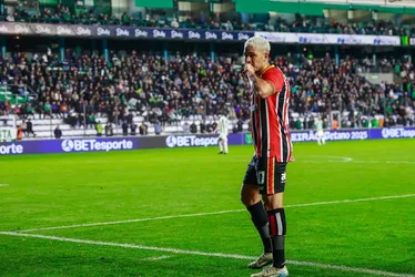 
				Luciano exalta vitória do São Paulo, mas é direto: ‘Seguir com os pés no chão’
			
			