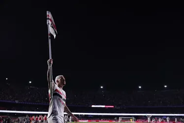 
				Luciano marca duas vezes, São Paulo vence o Corinthians e respira no Brasileirão
			
			