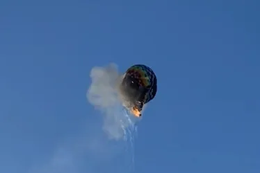 
			
				Vídeo: Maçarico em cesto iniciou fogo em balão que caiu em SC, disse piloto
			
			