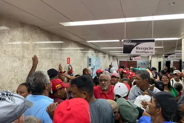 
				Cerca de 2 mil integrantes de movimentos invadem centro de Maceió; veja imagens
			
			