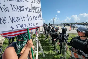 
			
				Manifestações contra e a favor de Trump tomam EUA no aniversário dele
			
			
