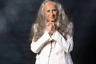 
				Maria Bethânia revela que o pai ganhou prêmio da loteria
			
			