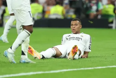 
			
				Mbappé, do Real Madrid, é hospitalizado com gastroenterite aguda
			
			