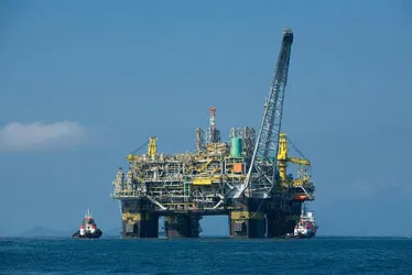 
			
				Mercado tenso: petróleo tende a disparar com ataques dos EUA ao Irã
			
			