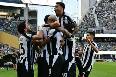 
			
				Mesmo apertada, vitória do Botafogo deixa time com boas chances no Mundial
			
			
