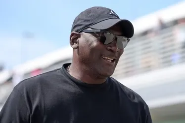 
				Michael Jordan deixa gorjeta de R$ 65 mil em jantar na Grécia
			
			