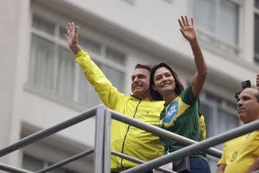 
				Michelle deve assumir a liderança da direita sem Bolsonaro, diz líder
			
			