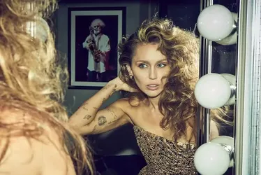 
			
				Miley Cyrus explica como escondia de sua contadora o dinheiro que gastava com drogas
			
			