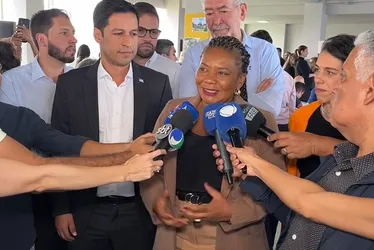
				Rodrigo e ministra Margareth entregam 1º CEU das Artes de AL em solenidade
			
			