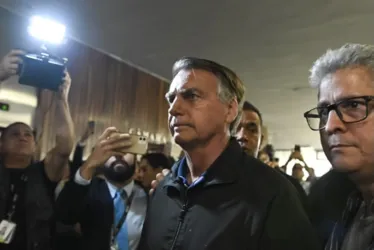 
				Moraes dá 24h para defesa de Bolsonaro explicar descumprimento de cautelar, sob pena de prisão imediata
			
			