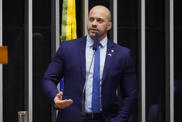 
				Moraes determina que Daniel Silveira seja submetido a perícia médica
			
			