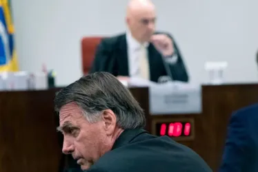 
			
				Moraes nega pedido de Bolsonaro para exibir vídeos em interrogatório
			
			