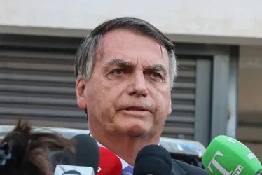 
				Moraes nega pedido de Bolsonaro para suspender processo no STF
			
			