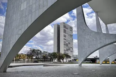 
				Moraes reúne Congresso e governo hoje por solução para crise do IOF
			
			