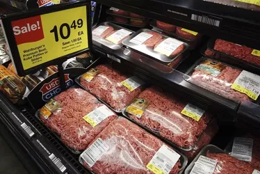 
				Não é só tarifaço: mosca mortal pode elevar preço da carne nos EUA
			
			