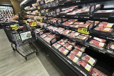 
				Não é só tarifaço: mosca mortal pode elevar preço da carne nos EUA
			
			