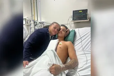 
				'Nasci de novo': jovem dispara pistola de prego no coração e sobrevive
			
			