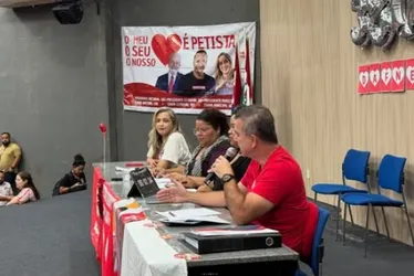 
				No fim do mandato, direção do PT queima largada e lança Paulão senador
			
			