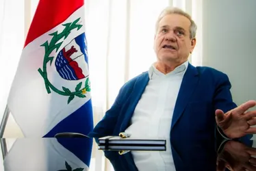 
				Novas articulações: PDT quer unir partidos de centro esquerda
			
			