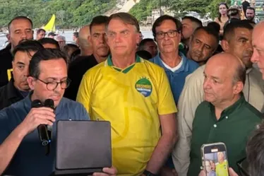 
			
				O que Bolsonaro fazia na hora que seu ex-ministro era preso pela PF
			
			