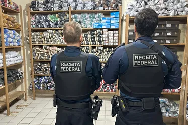 
				'Oitentão': Receita Federal apreende R$ 3 milhões em tênis falsos em Maceió
			
			