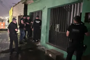 
				Operação Comando Vermelho: criminosos davam ordens de dentro do sistema prisional de AL
			
			