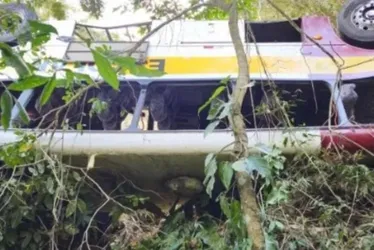 
				Operação de remoção de ônibus na Serra da Barriga já dura mais de 24h
			
			