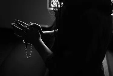 
				“Ore mais e tenha paciência”: a distorção da fé que silencia vítimas de violência
			
			