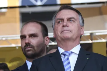
				PF avalia medidas contra Eduardo Bolsonaro por tentativa de extorsão à Justiça
			
			