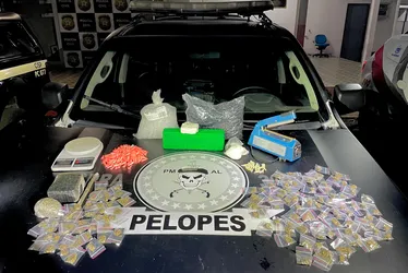 
				PM apreende mais de 30 armas e 19 kg de drogas em uma semana
			
			