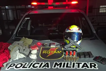 
				PM apreende quatro armas e drogas durante operações em quatro cidades
			
			