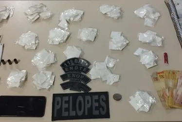
				PM apreende quatro armas e drogas durante operações em quatro cidades
			
			