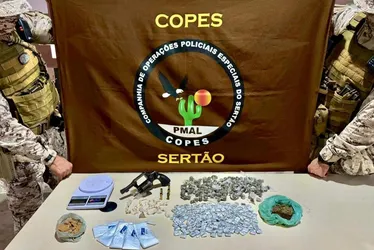 
				PM apreende quatro armas e drogas durante operações em quatro cidades
			
			