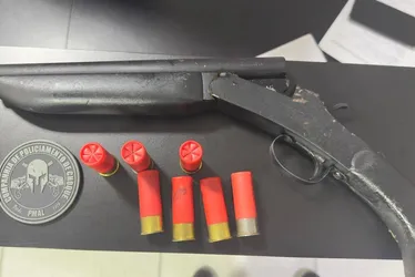 
				PM intercepta criminosos e apreende armas e drogas na Grande Maceió
			
			