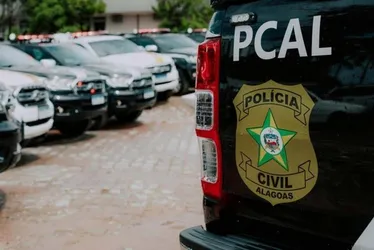 
				Pai é preso na BA por estuprar a filha no Sertão de Alagoas
			
			