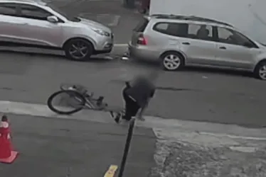 
				Pai e filha perseguem e agridem ciclista em briga de trânsito
			
			