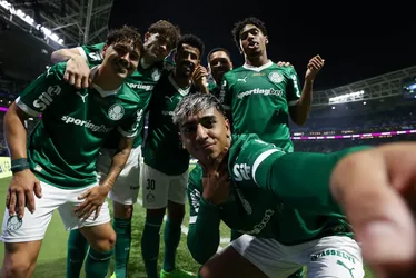 
				Palmeiras resolve no começo contra o Grêmio, vence a 3ª seguida e cola nos líderes
			
			