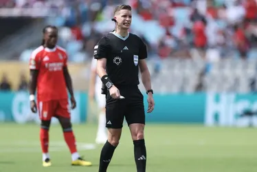
				Palmeiras x Botafogo: jogo será apitado pelo "melhor árbitro do mundo"
			
			