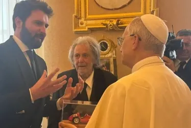 
			
				Papa Leão XIV recebe famoso ator de Hollywood no Vaticano; veja quem é
			
			