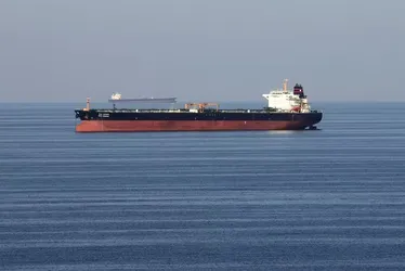 
			
				Parlamento iraniano decide fechar Estreito de Ormuz, rota de 21% do petróleo mundial
			
			
