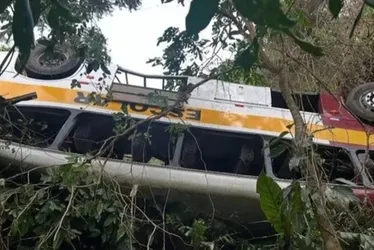 
				Perícia descarta falha mecânica em ônibus que caiu na Serra da Barriga e deixou 20 mortos
			
			
