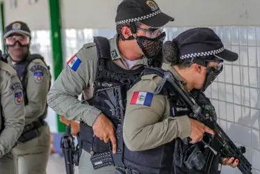 
				Polícia Militar realiza simulado de ataque a escolas do Cepa
			
			