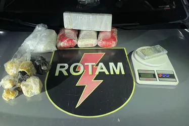 
			
				Polícia apreende cocaína em casa onde mulher era mantida em cárcere privado no Forene
			
			
