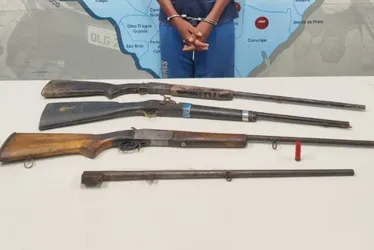 
			
				Polícia de AL usa canoa para prender mais um suspeito de integrar CV e PCC
			
			